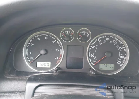 2002 Volkswagen Passat Glx from USA, damaged, VIN WVWTH63B22P356725